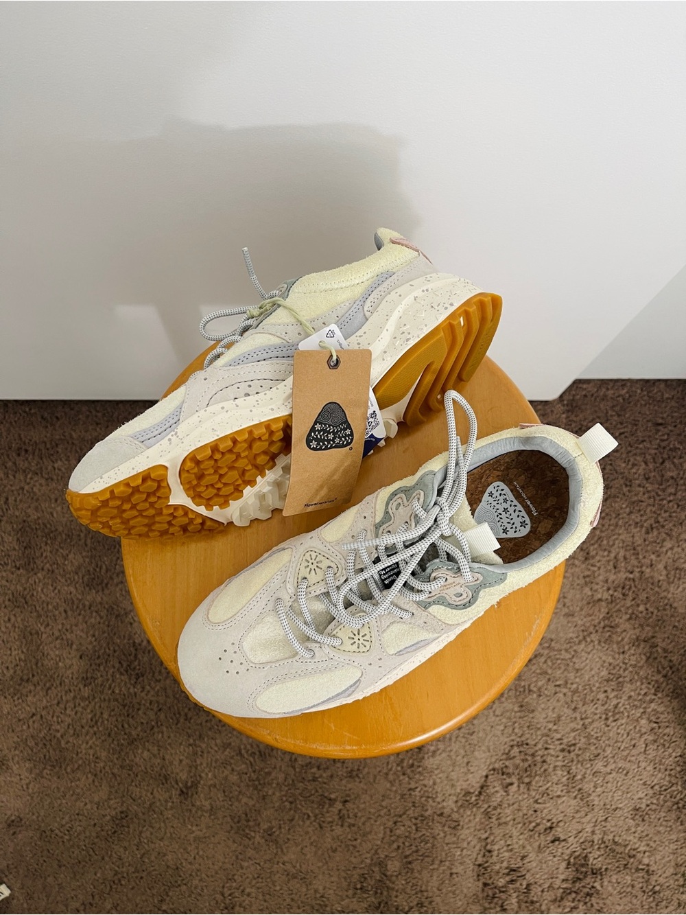 NWOB Flower Mountain Wave Velour Suede Shoes Sneakers Size 39 / Womens 8